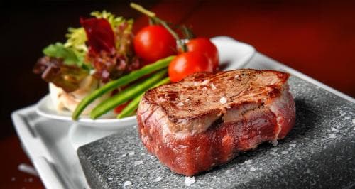 2für1 Black Angus Rindersteak auf dem heissen Stein
